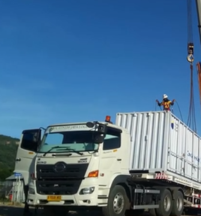Mobilization Container 20ft and 40ft and its accessories from Bandung to Hu’u